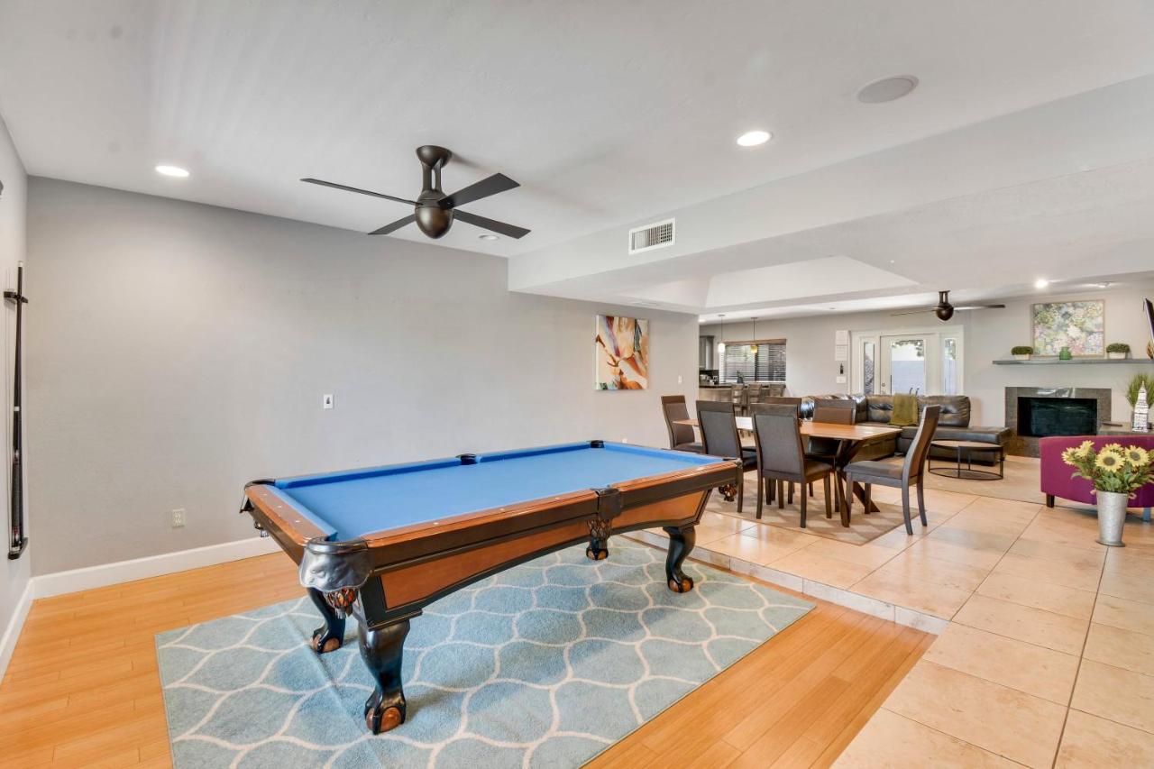 4 Bdr, Two Master Suite, Billiards & Desert Oasis Pool Casa de férias Scottsdale